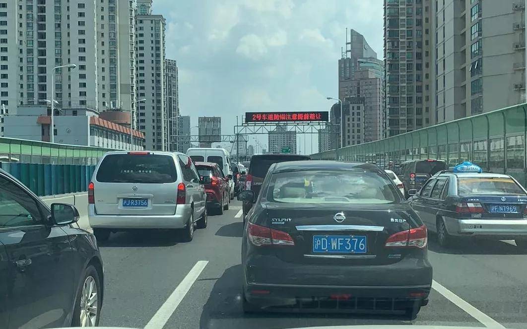 上海高速堵车照片图片