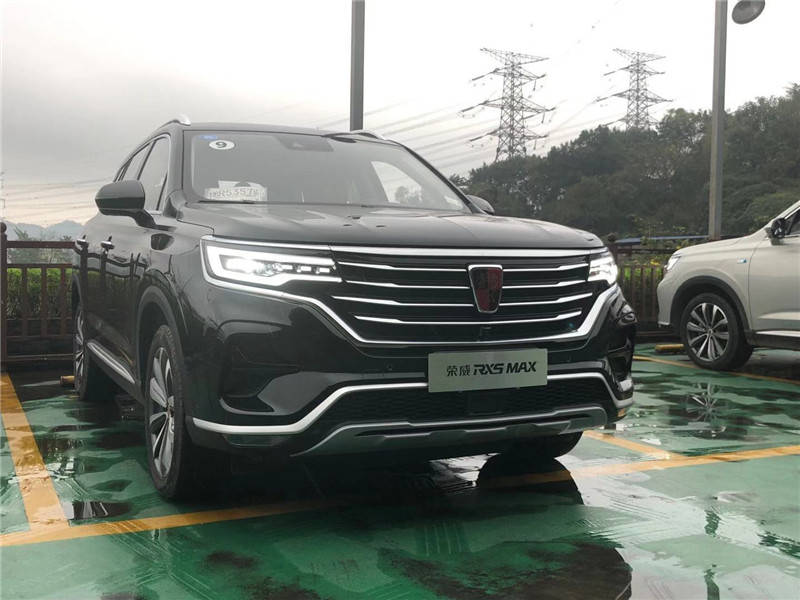 荣威rx5 max不管是外观还是内饰,都展现出了一款硬核suv的强劲性能