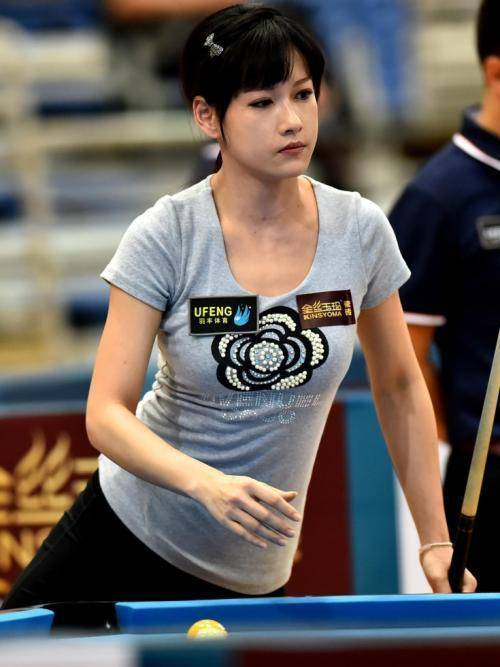 原创41岁何心如一直单身年轻面容气质十足如今想嫁人顾家