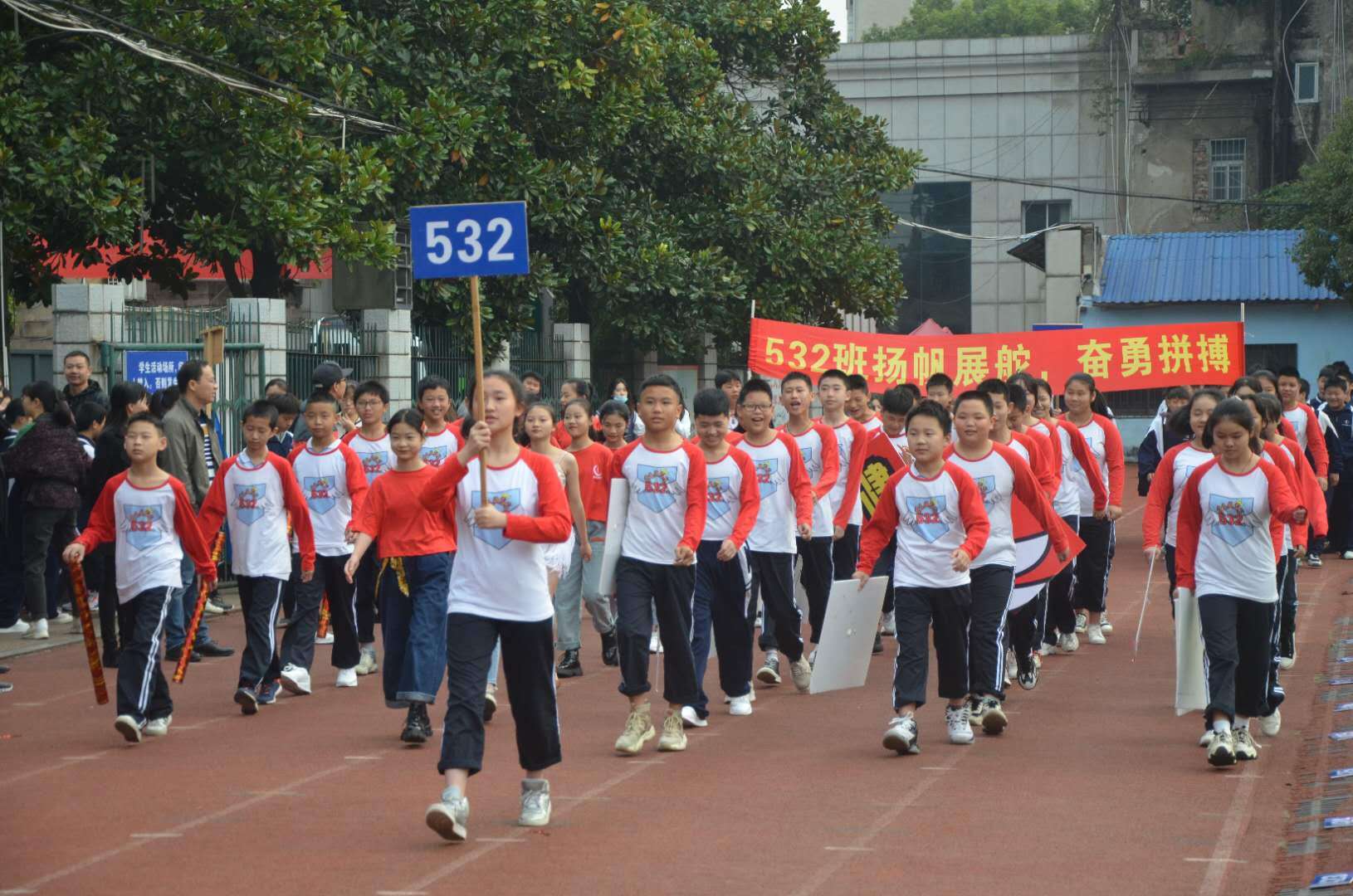 点燃奋斗激情,绽放青春风采——湘潭市二中2020年秋季田径运动会开幕