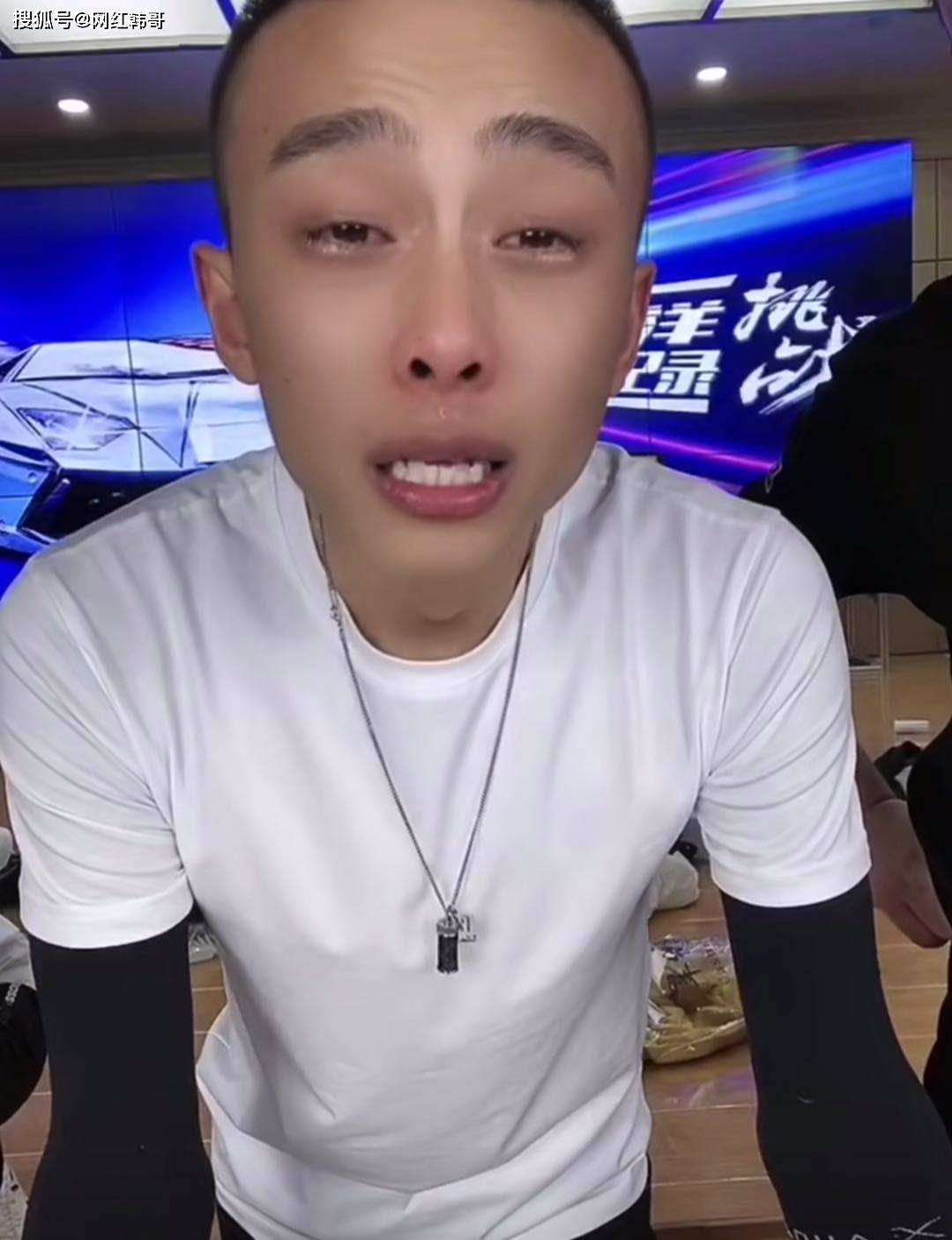 散打半夜发消息给黄圣依,惹怒杨子;主播洋洋洋活动现场求婚失败