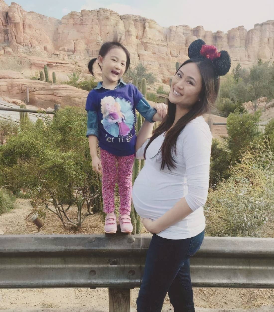 李小鹏女儿从小美到大,如今长成大姑娘了,美得很有辨识度