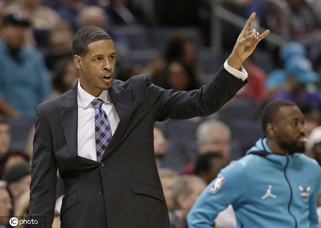 1/ 12 北京时间10月30日,近日,nba名宿保罗-塞拉斯之子,前独行侠队