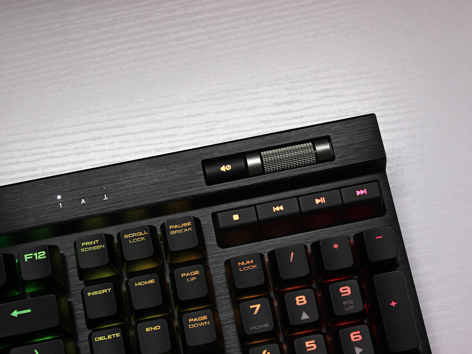 终于还是上了这条贼船,海盗船k70 rgb mk.2键盘开箱