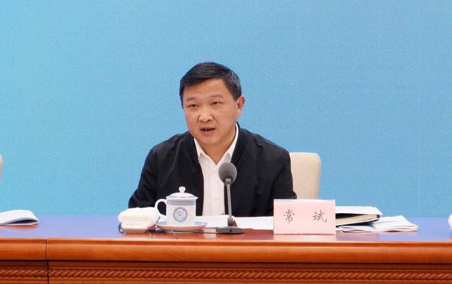 就下一阶段工作,常斌要求,要准确把握,充分预判沙坪坝区经济运行态势