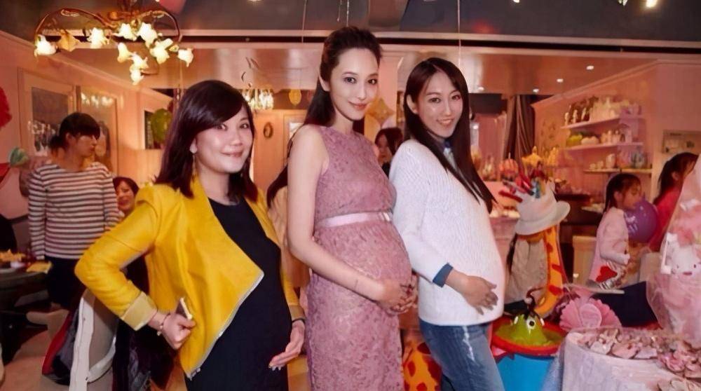 原创6年拼4胎吴佩慈的精明岂是喜宝可比的