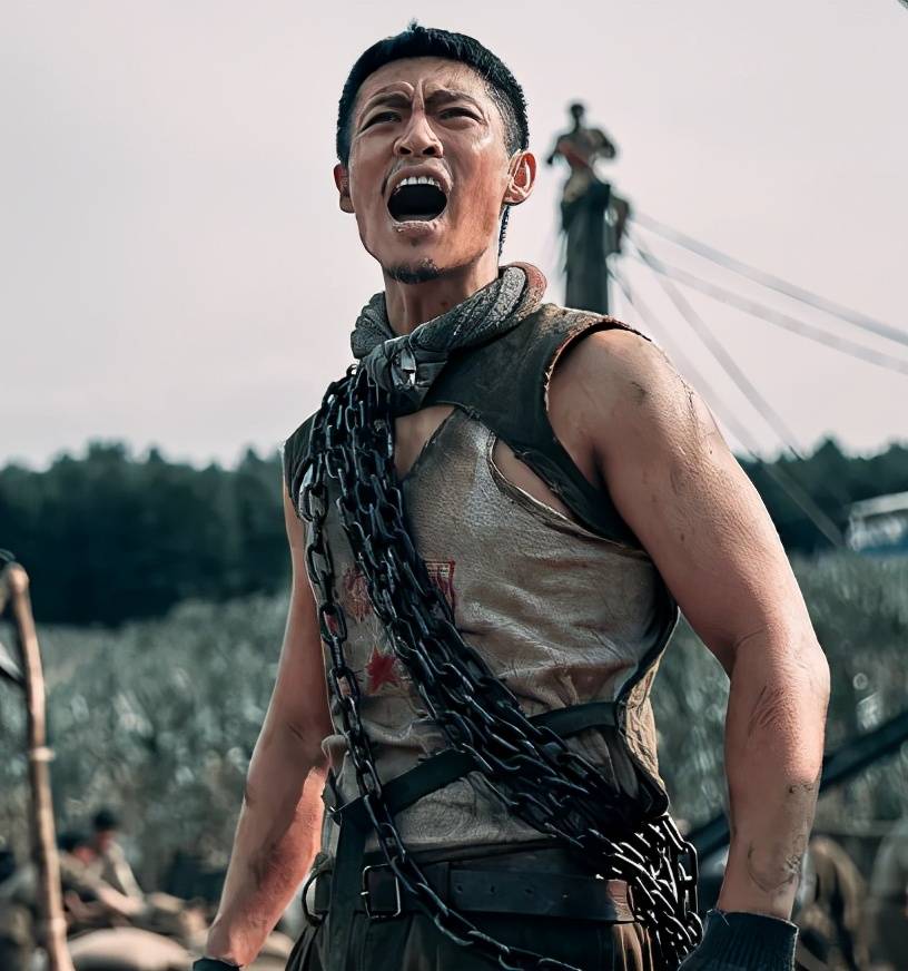 张译通宵拍到缺氧的《金刚川》,到底好不好看?