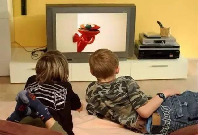 没必要!做好这3点,放心让孩子看电视!