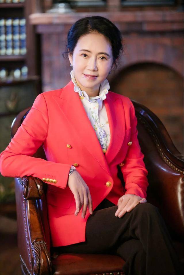 江苏常州新诞生7位富翁坐拥2010亿59岁红衣女老板十分吸睛亮眼