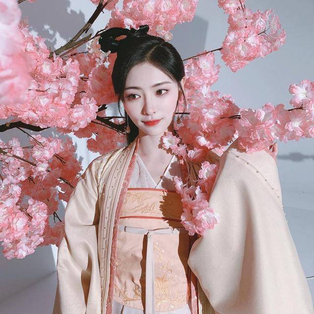 《如意芳霏》开播后,鞠婧祎妆容被嘲,但她却占尽风头