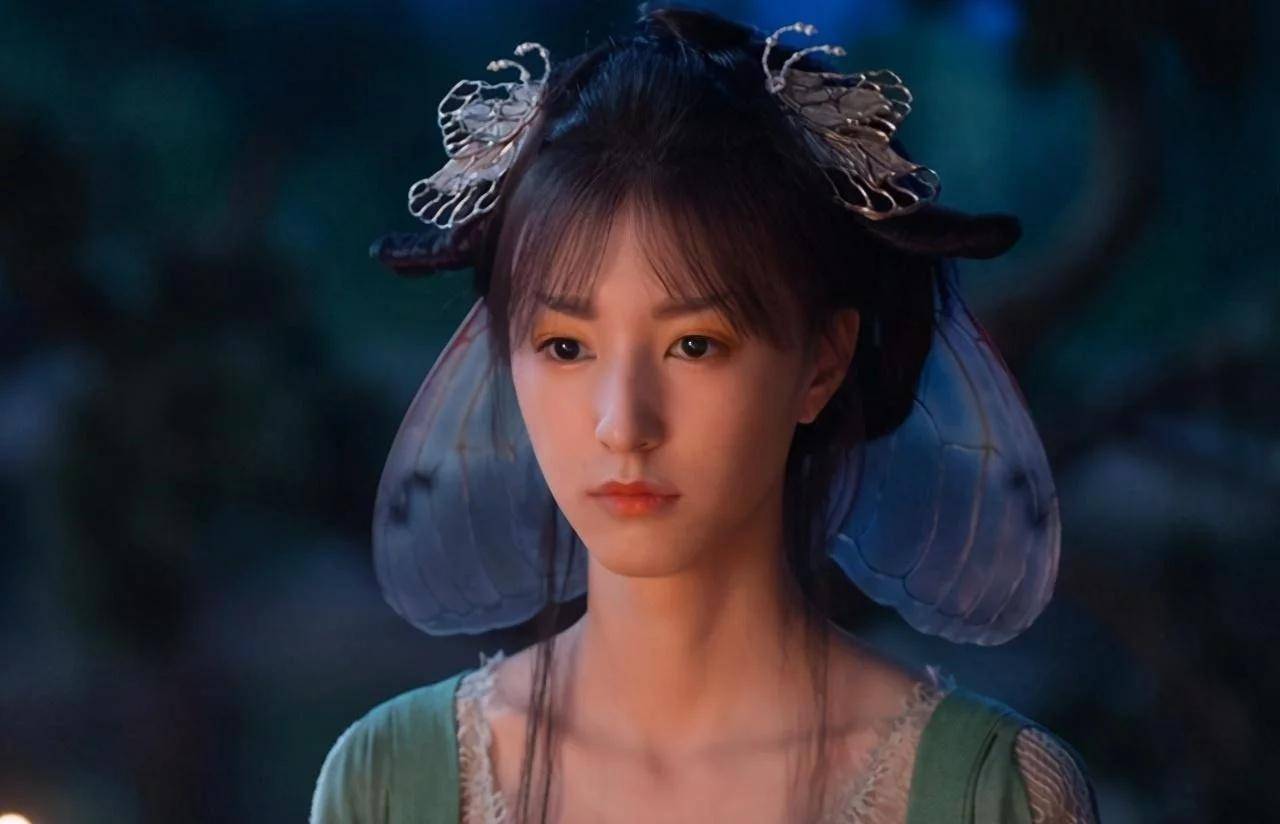 侍神令海报曝光本以为周迅很惊艳却被女配清冷美颜吸引了