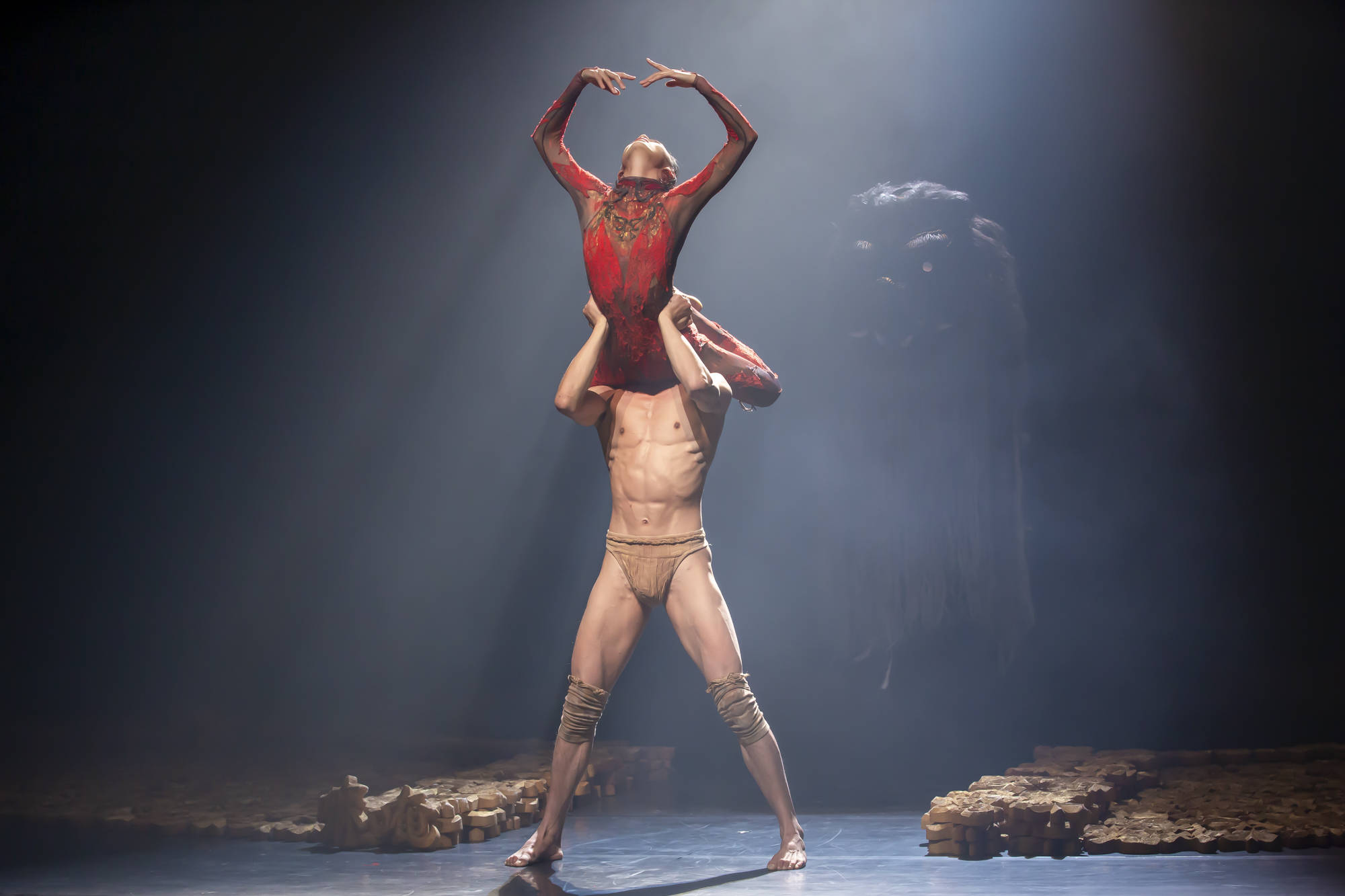 现代舞剧春之祭登陆滨州保利大剧院给市民带来一场精彩的舞蹈盛宴