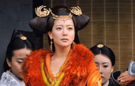 武姜出身显贵,是申国国君之女,嫁给了郑国国君郑