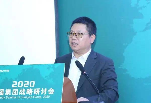 均瑶集团董事长 王均金,总裁 王均豪,董事 王瀚以及来自集团总部和