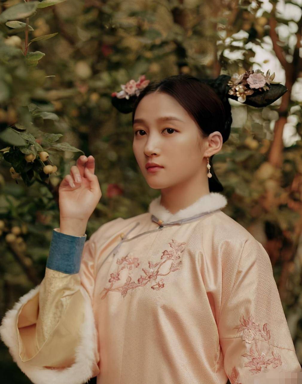 关之琳,关晓彤,都是瓜尔佳氏,那英跟慈禧一个姓!他继承祖业!