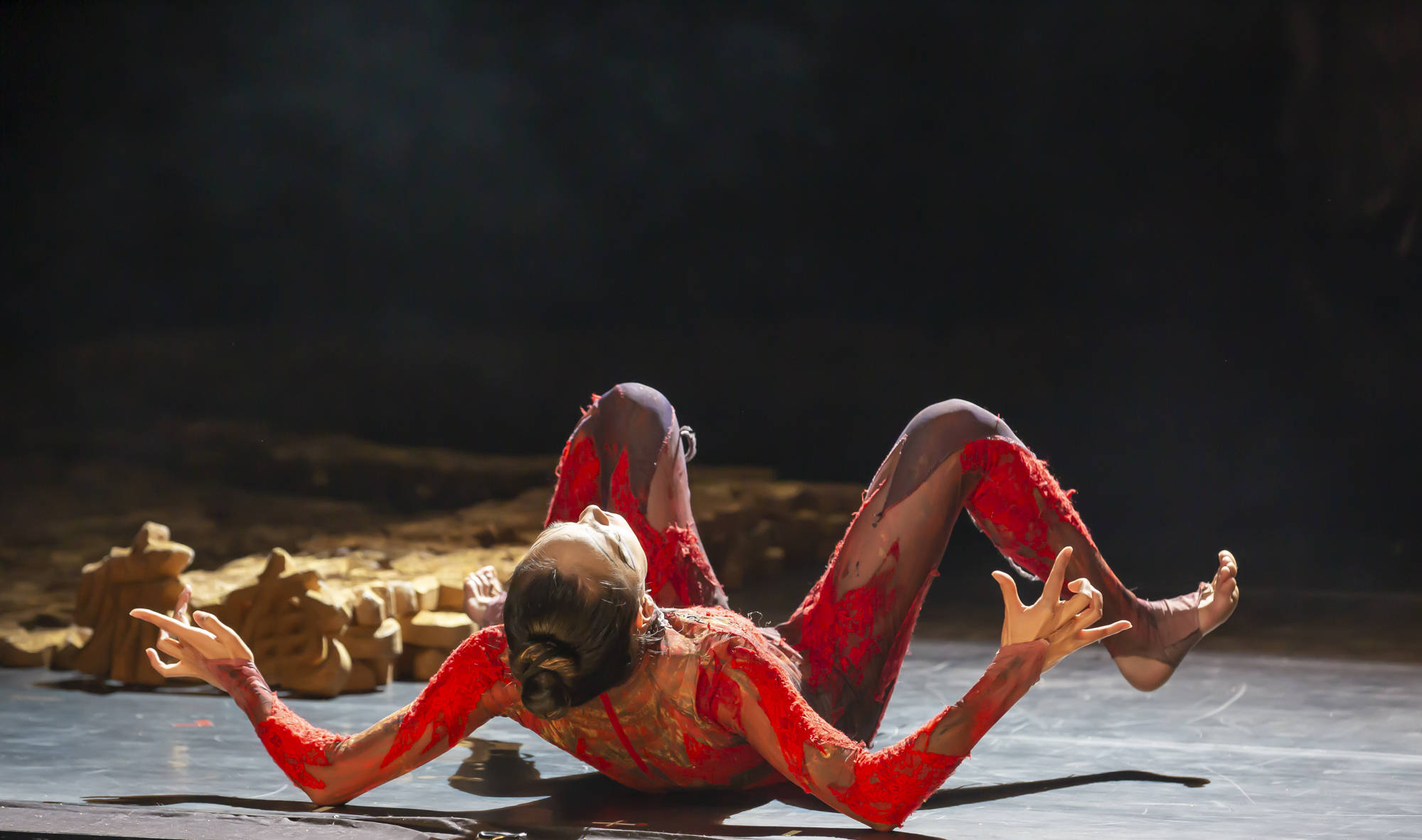 现代舞剧春之祭登陆滨州保利大剧院给市民带来一场精彩的舞蹈盛宴