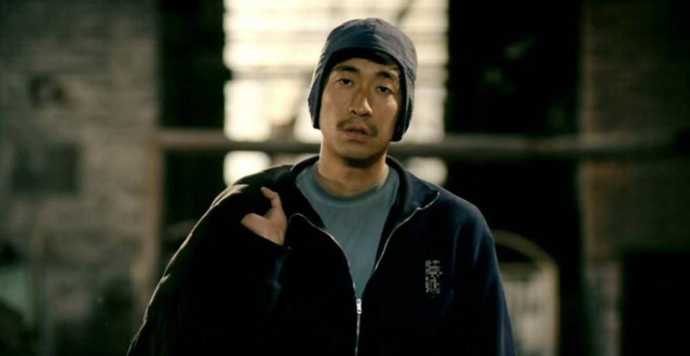 父亲是一级演员,父子俩人曾同台飙戏,如今出演《八佰》逆袭人生