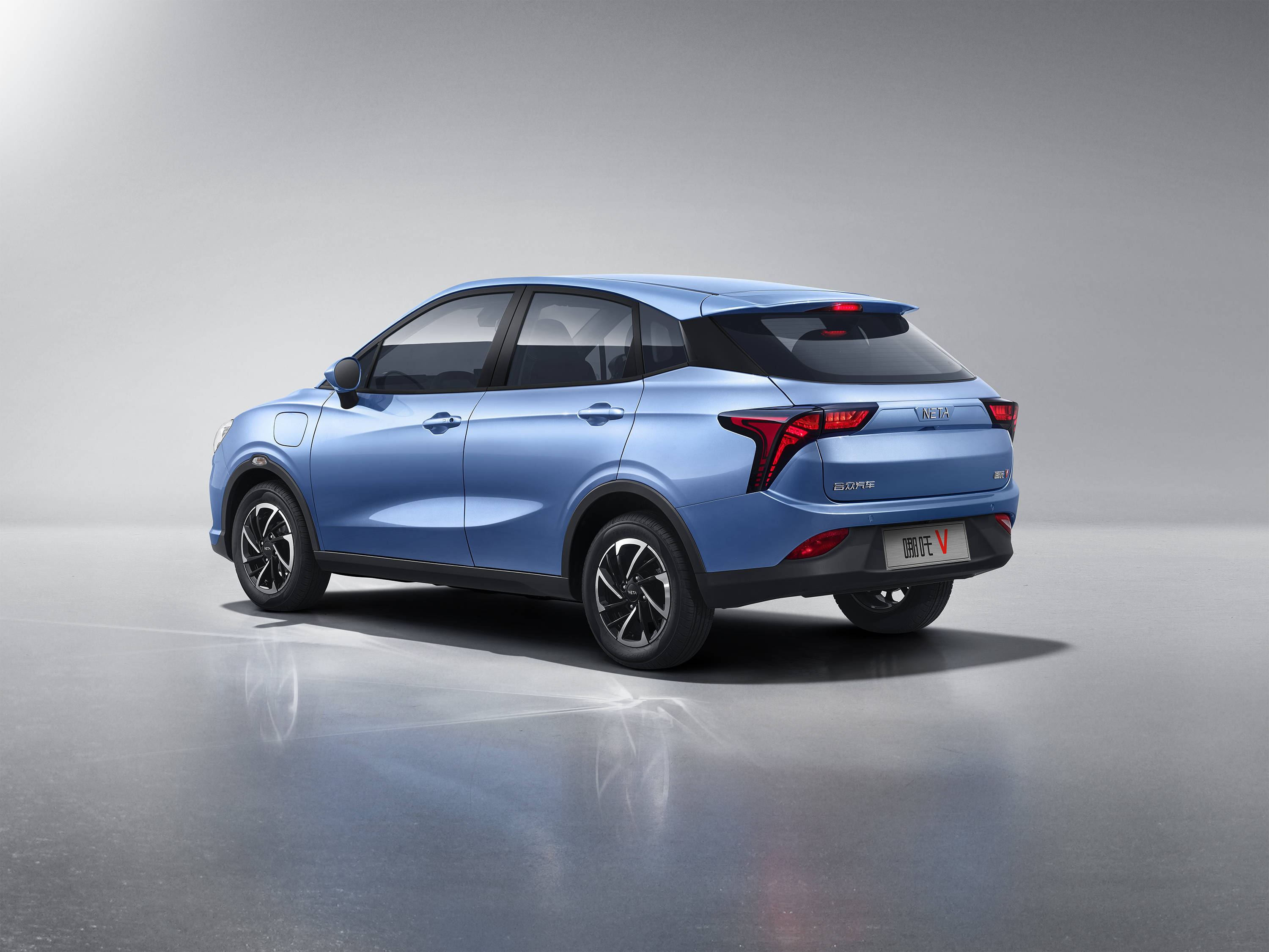 配置实用 续航够用 哪吒v正式上市补贴后售5.99万元起