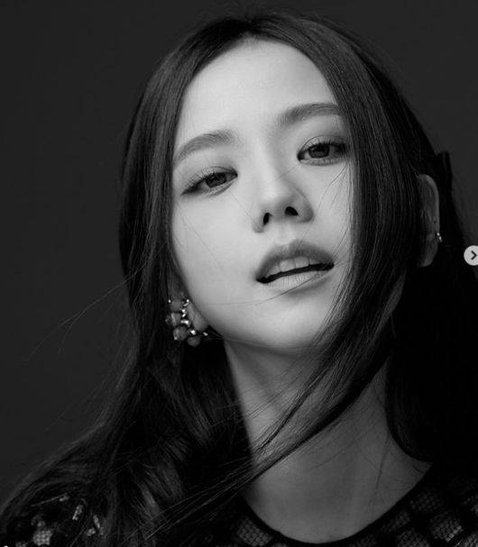 女团blackpink成员jisoo社交网站发布近照