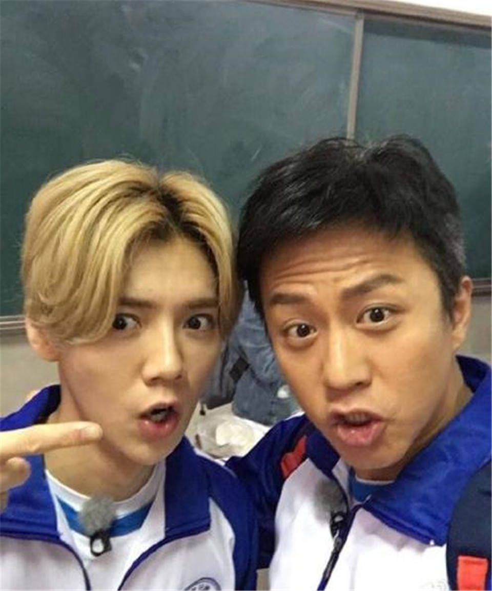 邓超鹿晗父子照从上到下角度刁钻邓超爸爸用心了