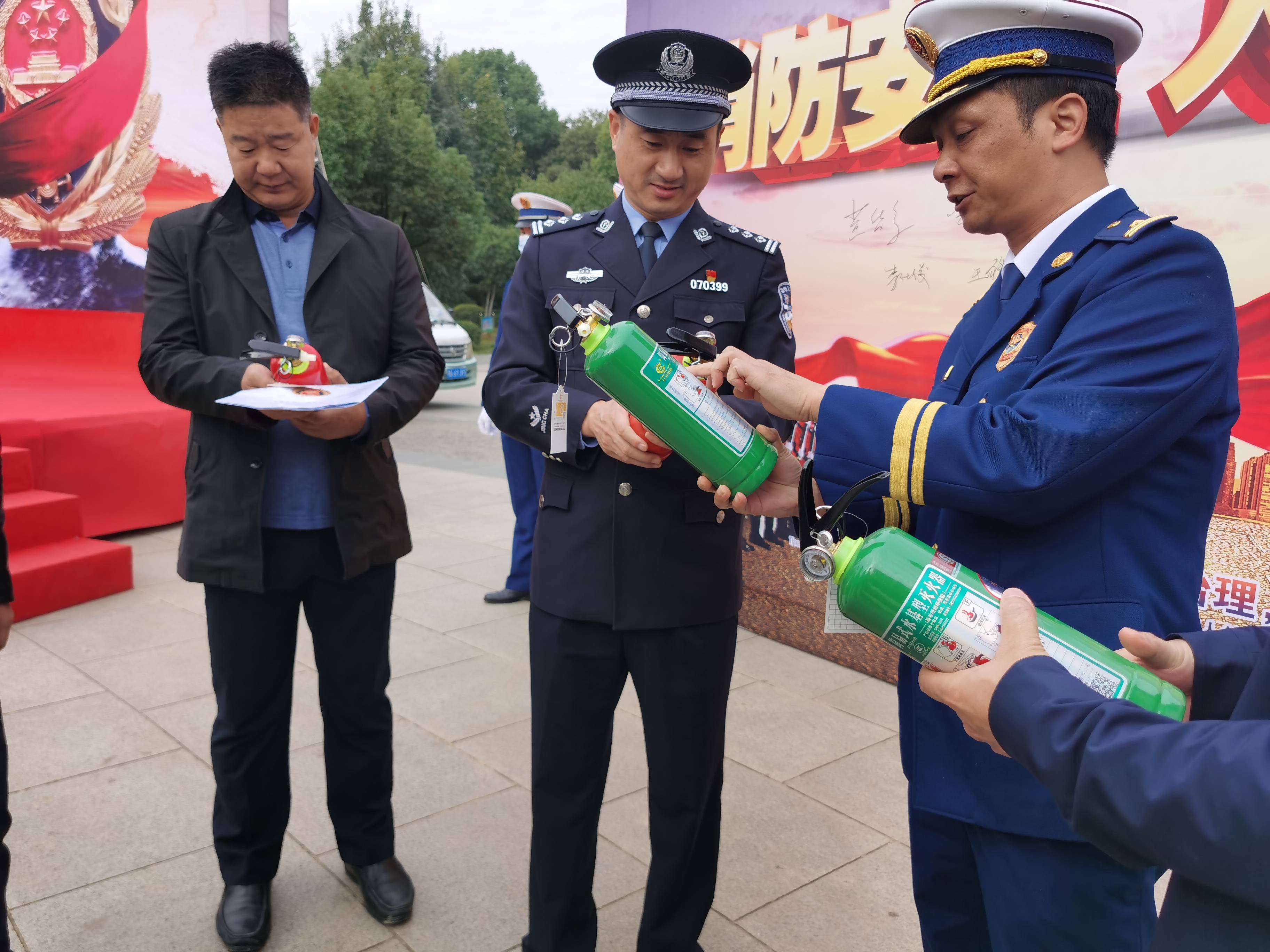 消防宣传先进个人代表发言,京山市副市长,公安局局长黄华军讲话并宣布