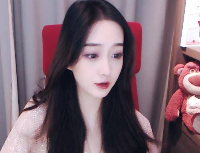 原创斗鱼女主播透露颜值一姐三个月能赚2000万大哥送宝马车她看不上