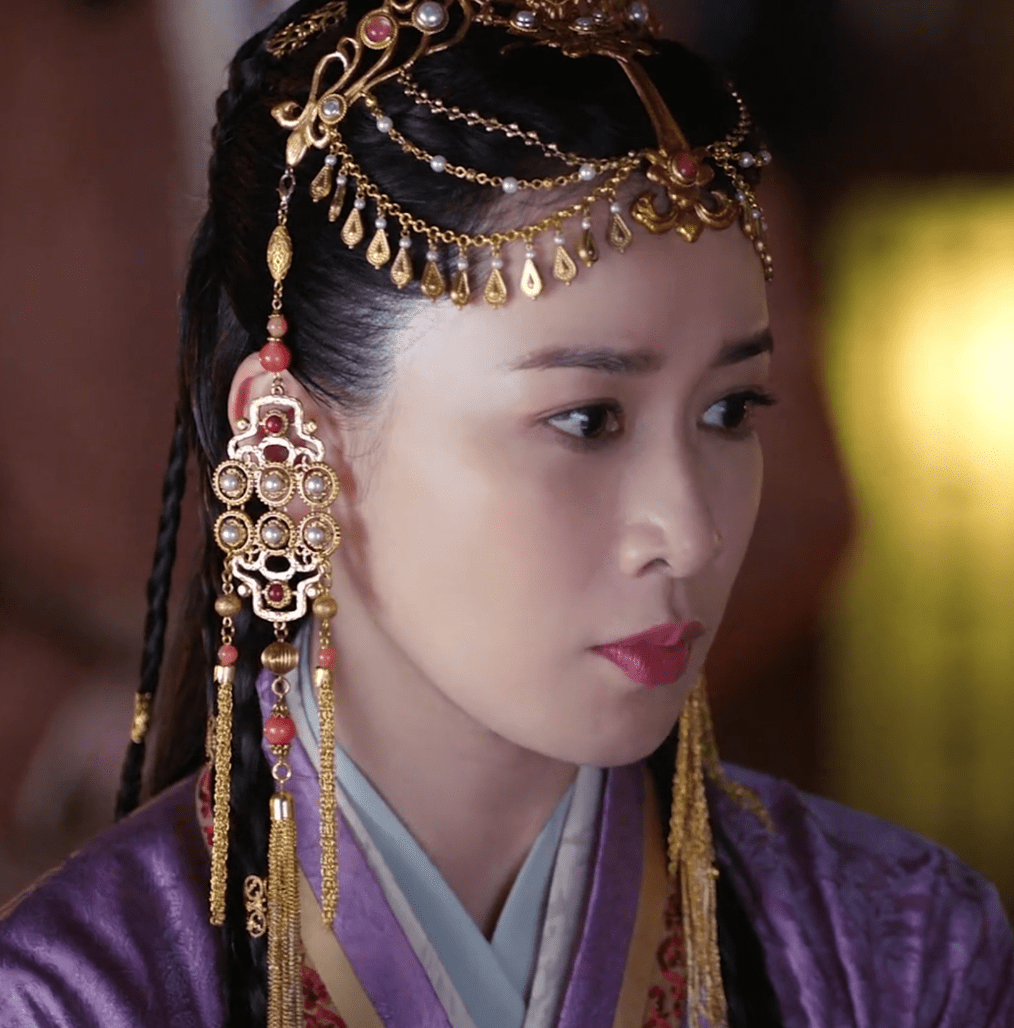 唐嫣佘诗曼三位相加一百多岁为何沉迷低龄的古偶玛丽苏