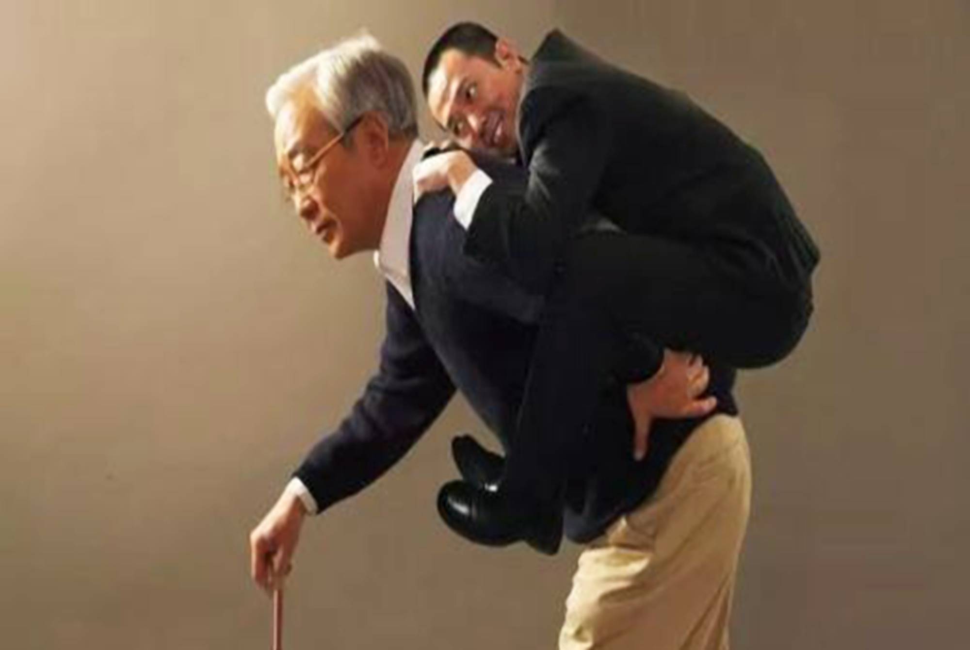 首批70后啃老族已过半百他们现状如何自食恶果不值得同情