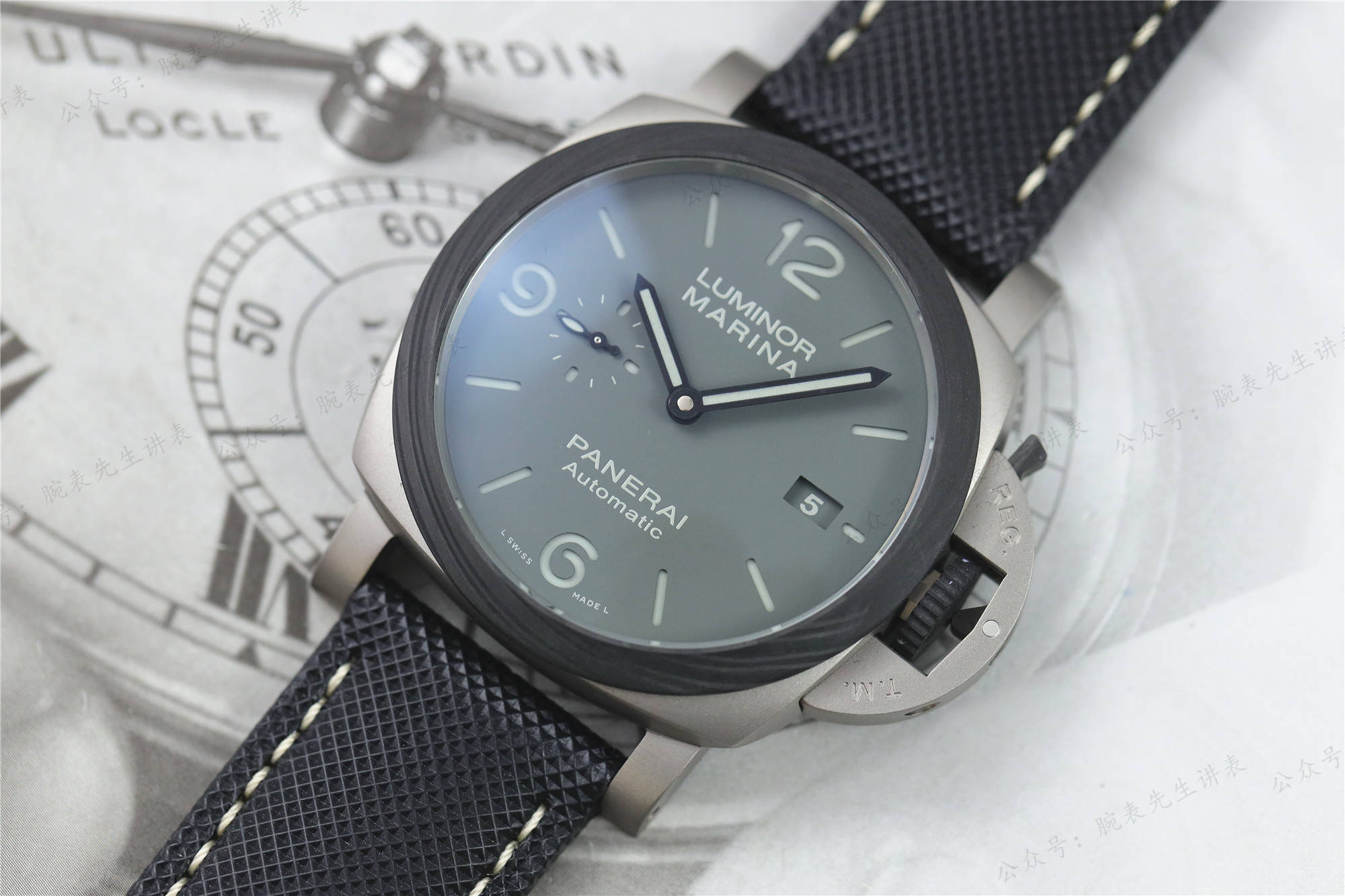 当钛金属与碳纤维相结合成就了vs沛纳海pam1662烟灰色腕表