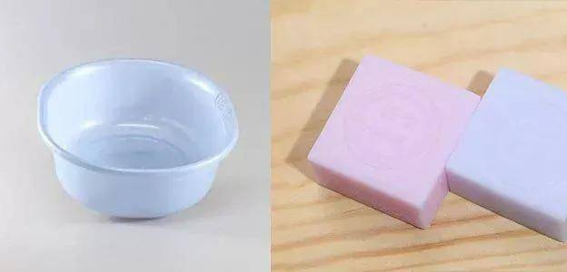 保貓還是保鐲子？小貓咪被3萬的金鐲子卡住腦袋……