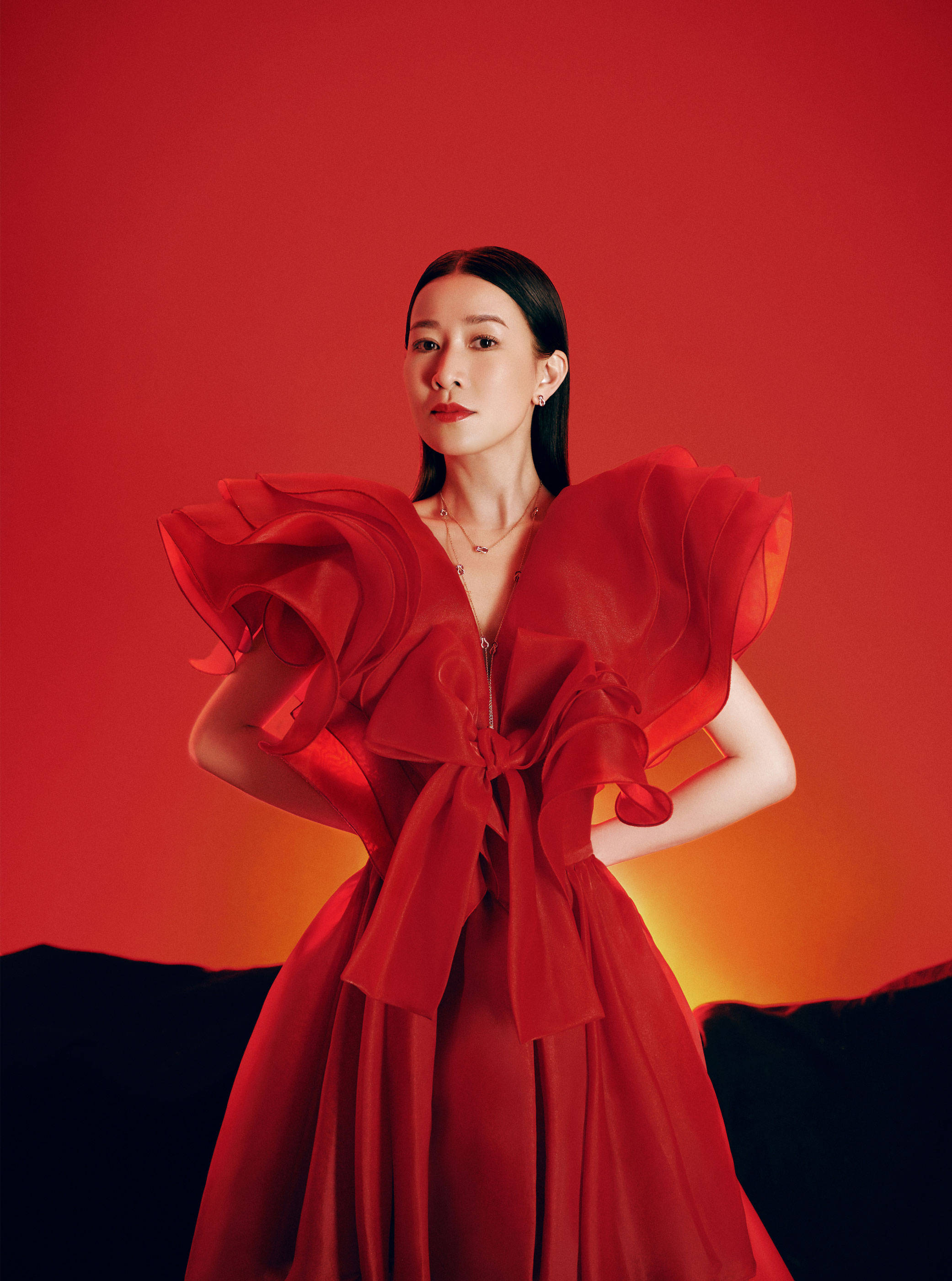 佘诗曼也被时光遗忘了,45岁穿健身套装出镜,双腿纤细好少女