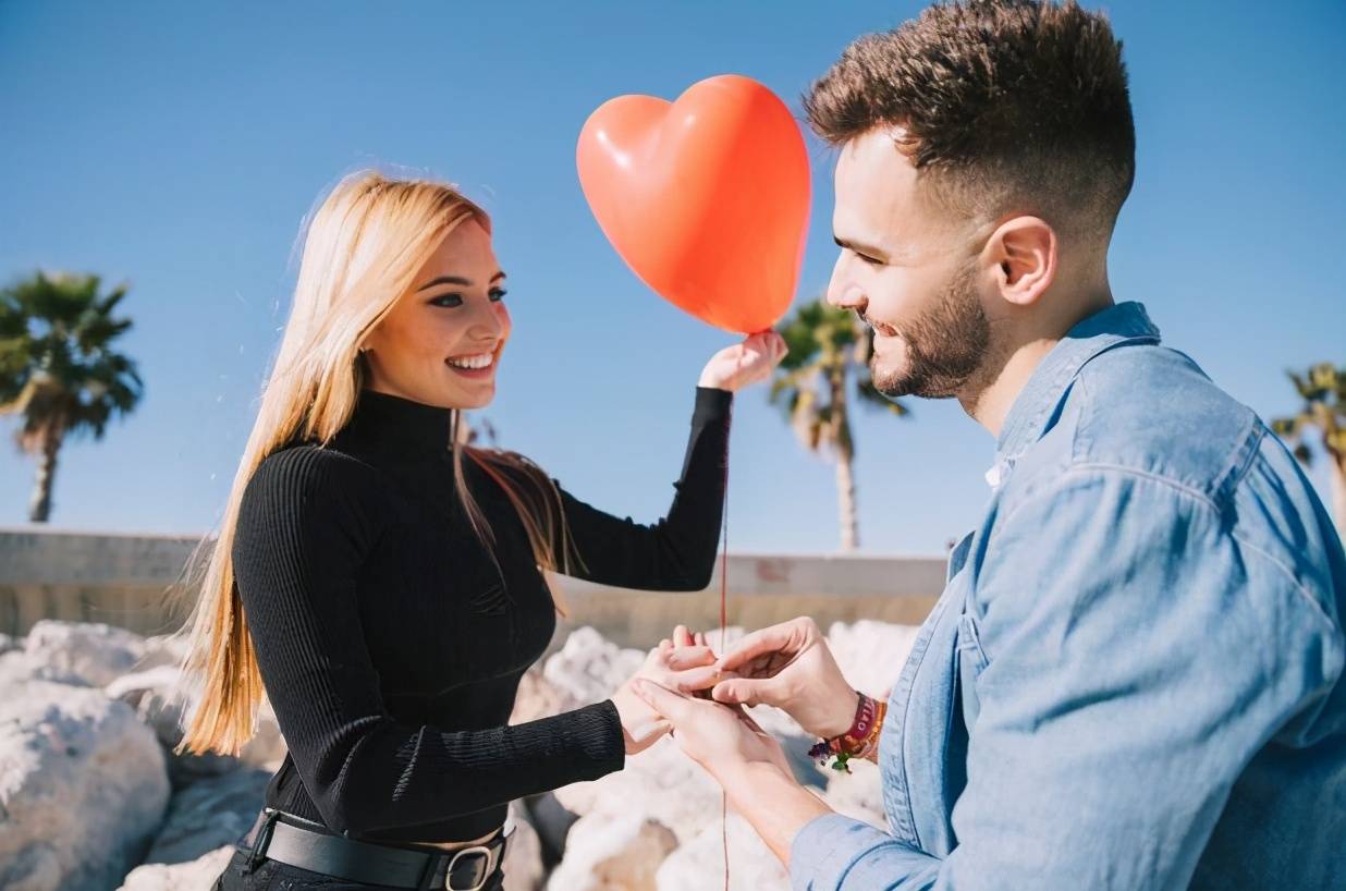 同学聚会旧恋人借完钱消失感情好不好主动借一次钱就知道