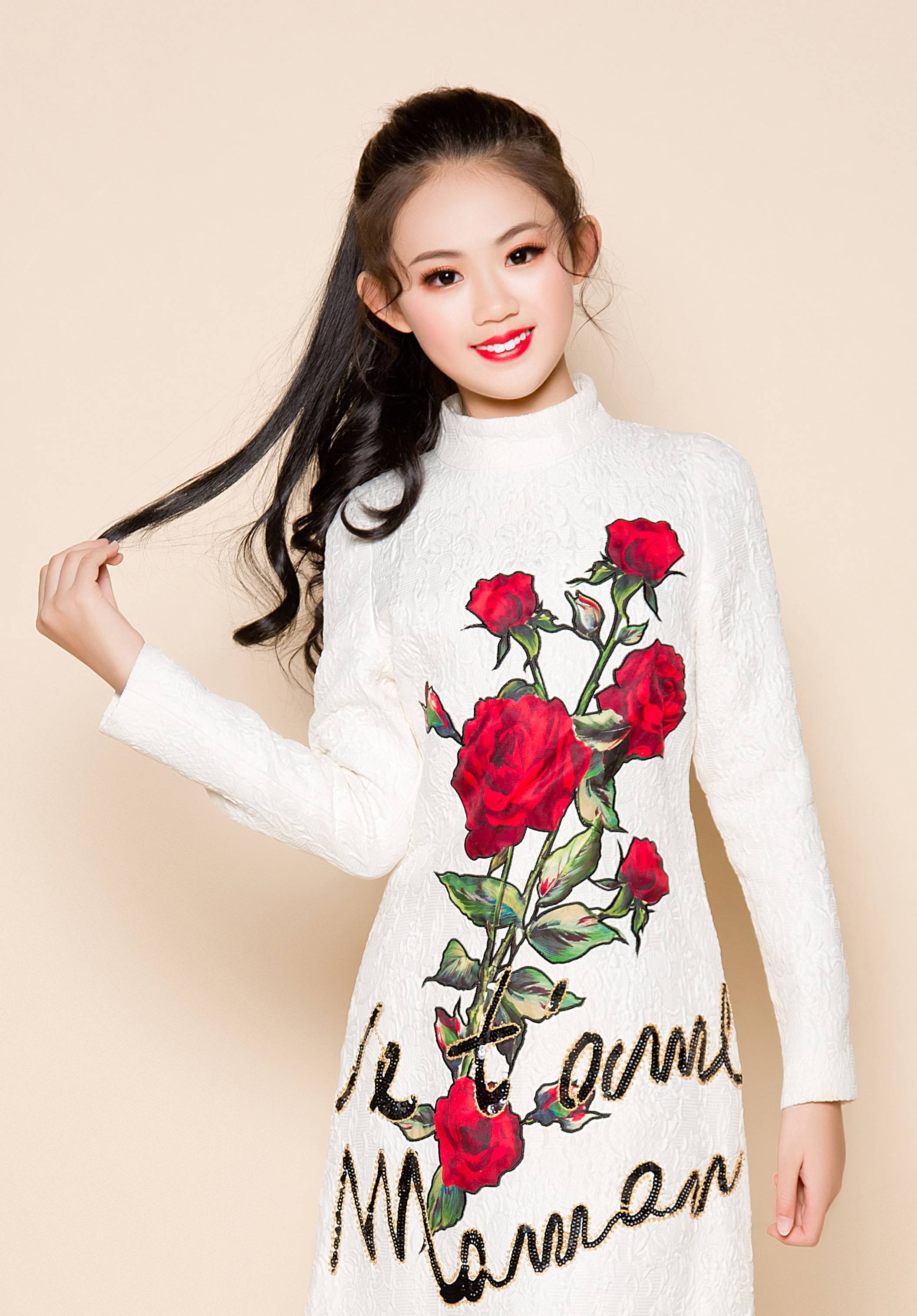 彭美云推出最新单曲《唱出你的精彩》《我爱朋友圈》