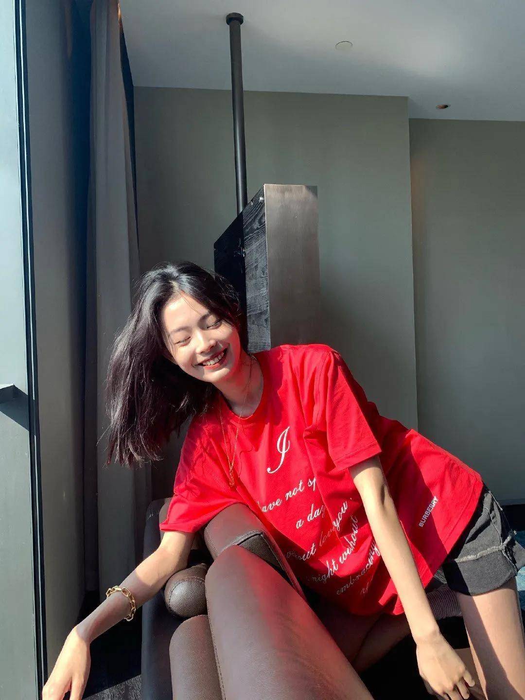 中国00后超模代表赵佳丽到底为什么能够赢得这么多品牌的青睐?