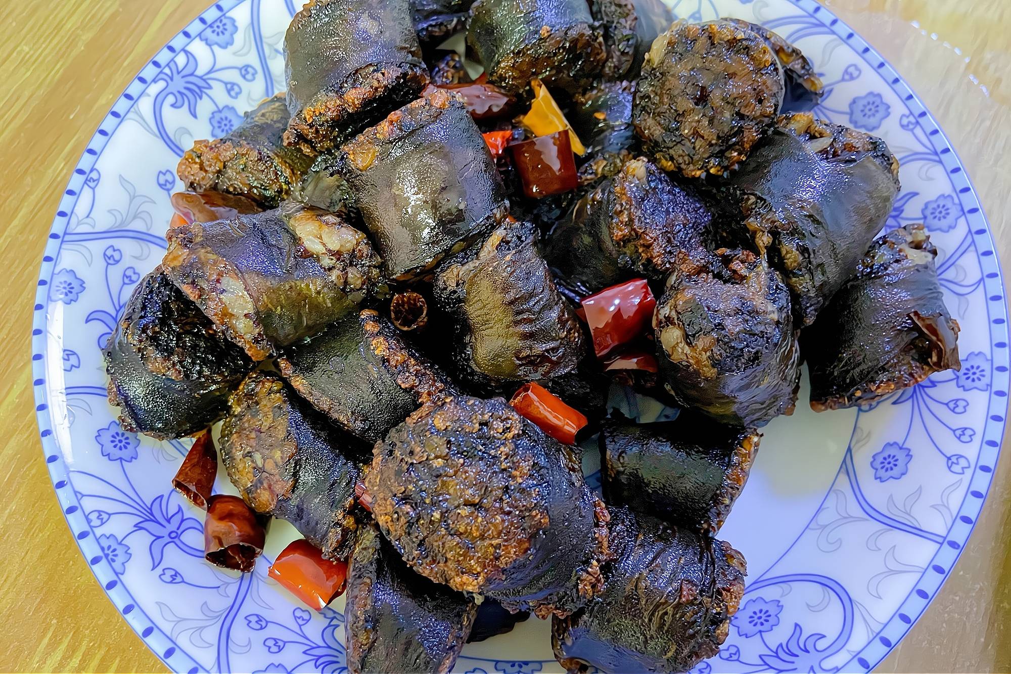 东北人常吃的农家菜,有一道是"土豆炖蛤蟆",相信没几个人敢吃