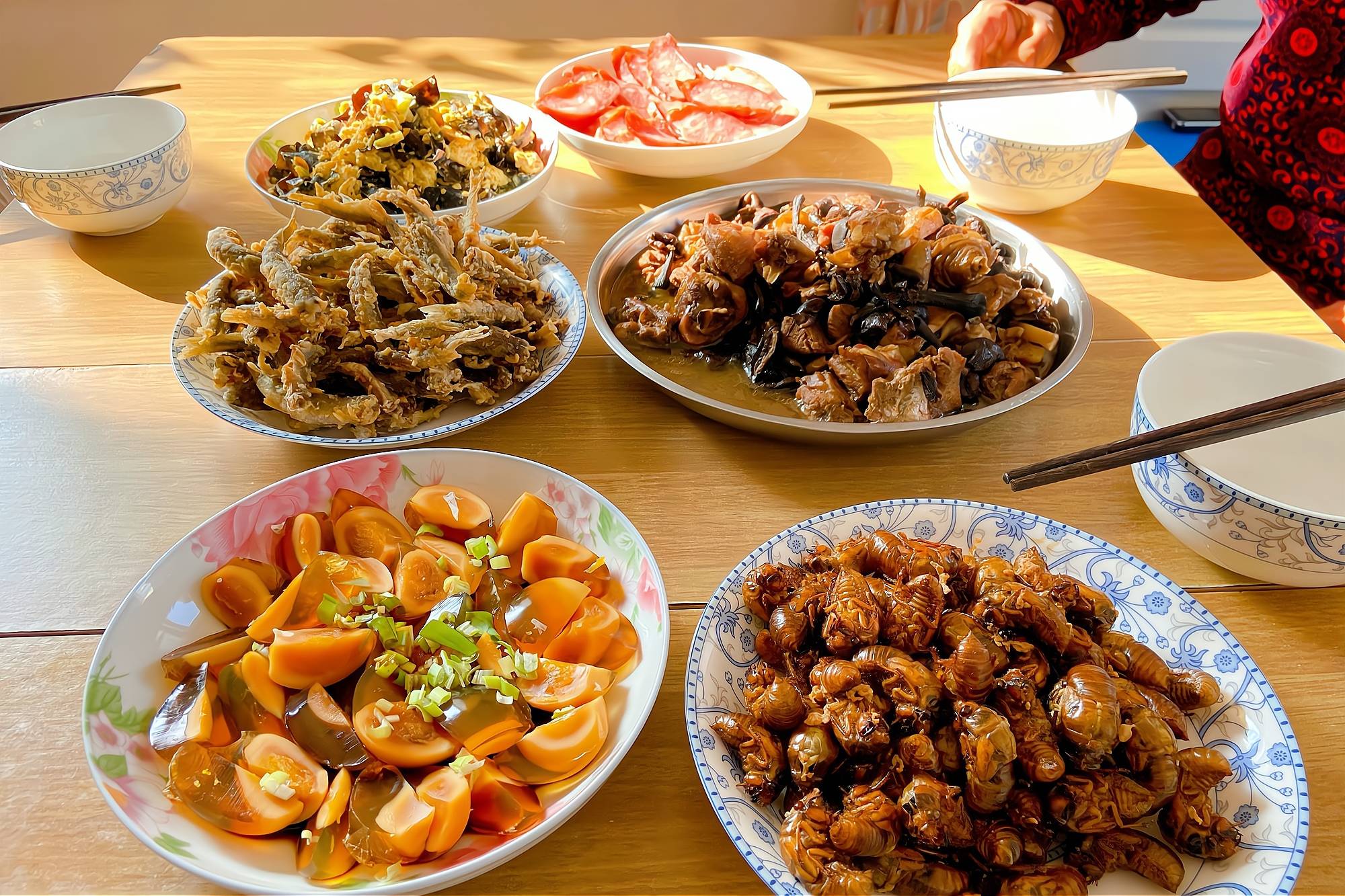 东北人常吃的农家菜,有一道是"土豆炖蛤蟆",相信没几个人敢吃