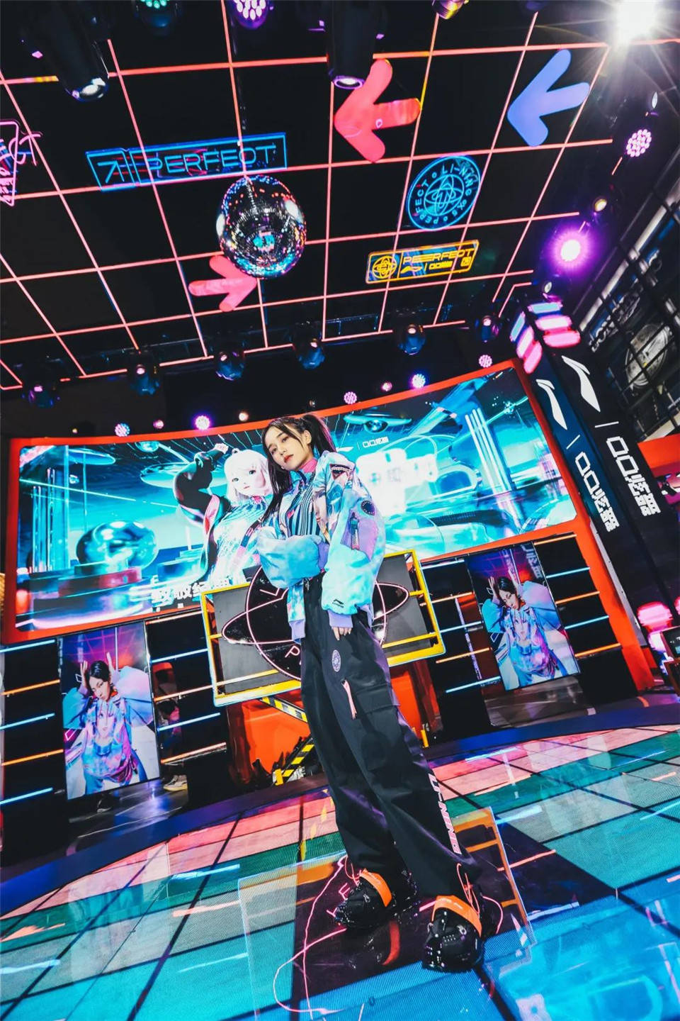 会蹦迪的快闪店丨李宁 x qq炫舞"致敬经典,星舞未来"