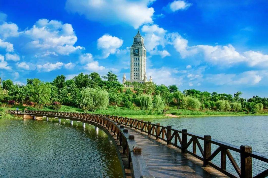 就是设计一种生活 绿化一座城市,就是编织一个梦想 如今走进开远市区