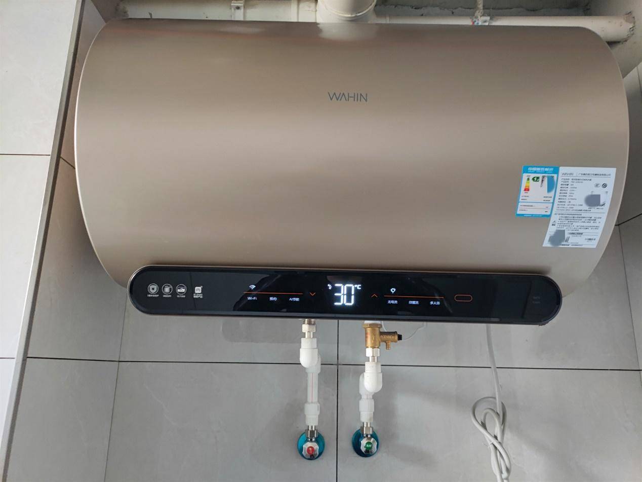 原创出水即断电速热大水量华凌无电洗系列热水器wj3g体验评测