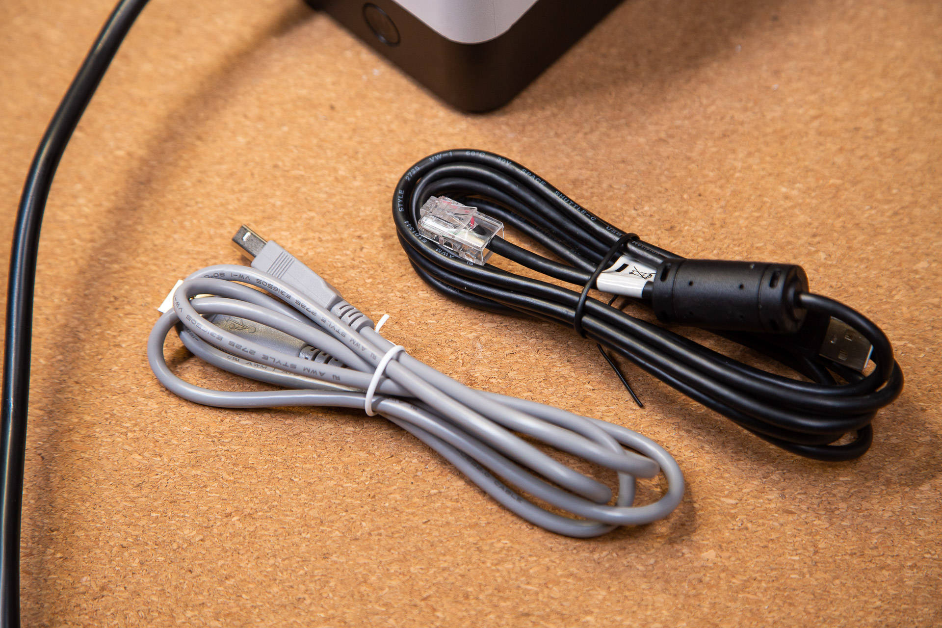 给nas多一层保护santak山特tgbox850ups兼容性拆机测评