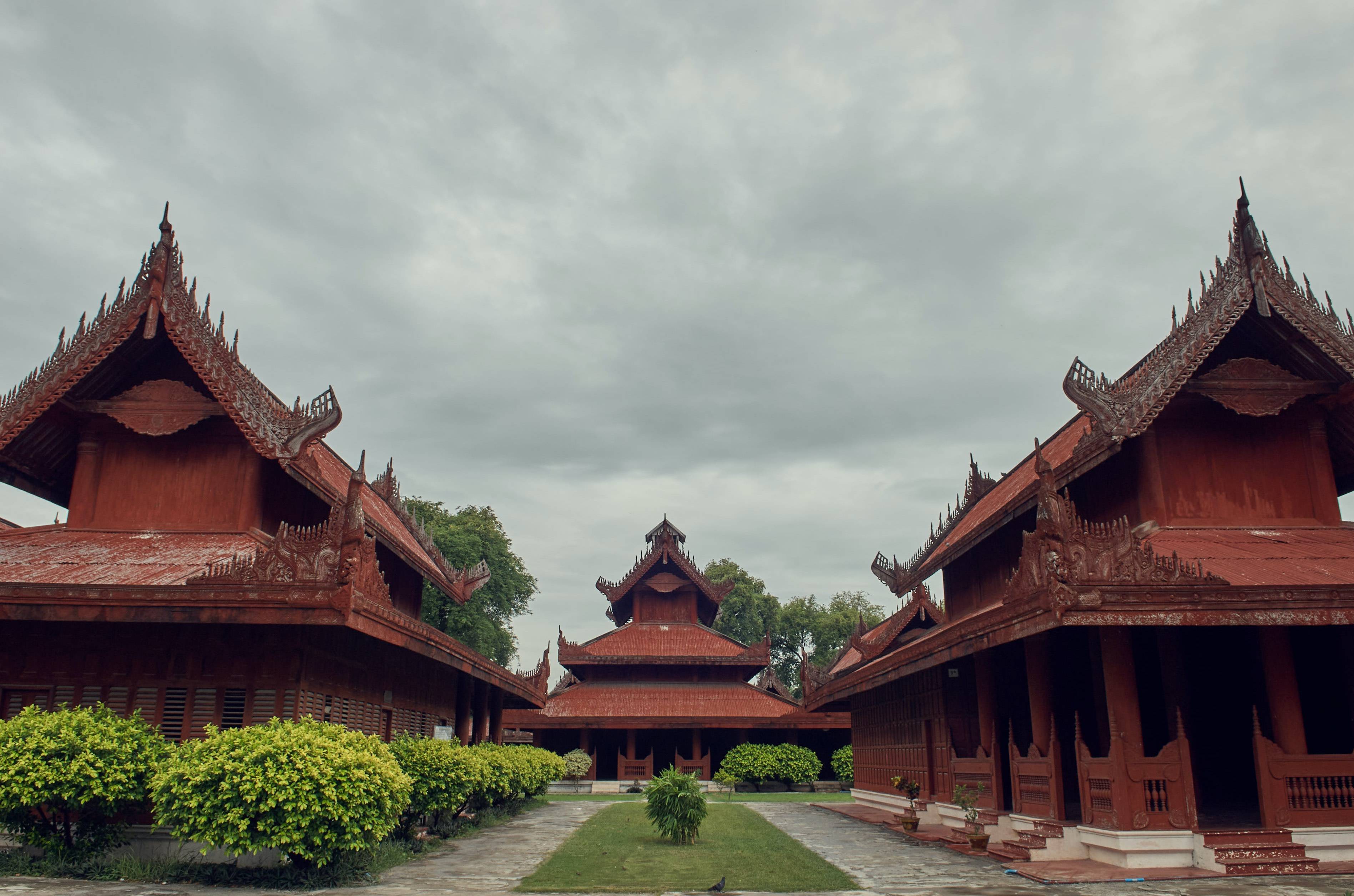 缅甸末代皇朝的宫殿位于中部城市曼德勒是世界面积最大的王宫