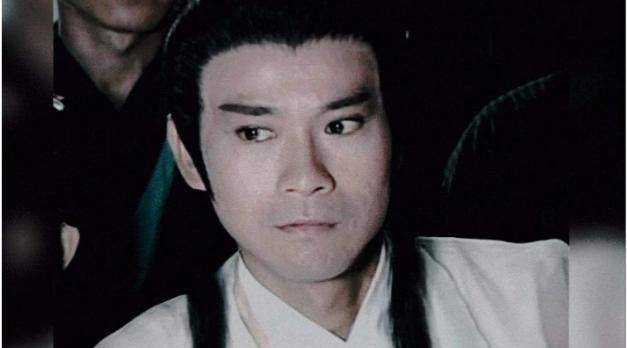 拉下面子找罗文,,据说还曾给了他很多资源她心甘情愿为郑少秋付出