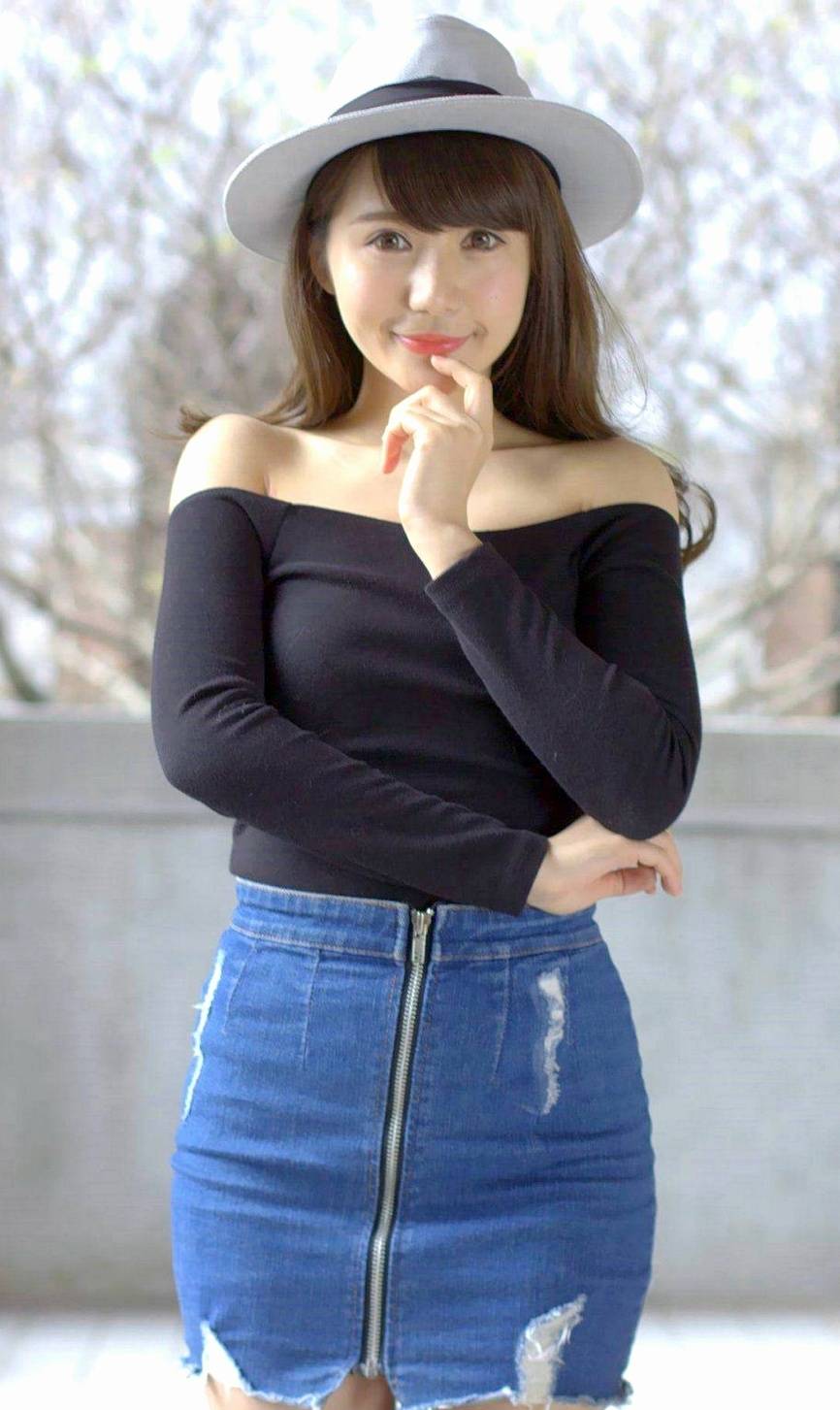 微胖美女牛仔裙打造纤细长腿,显丰满的身姿,轻松展现成熟魅力!