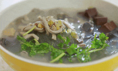 啧沾满火锅汤汁儿的鸭肠每一口都爽脆不粘牙