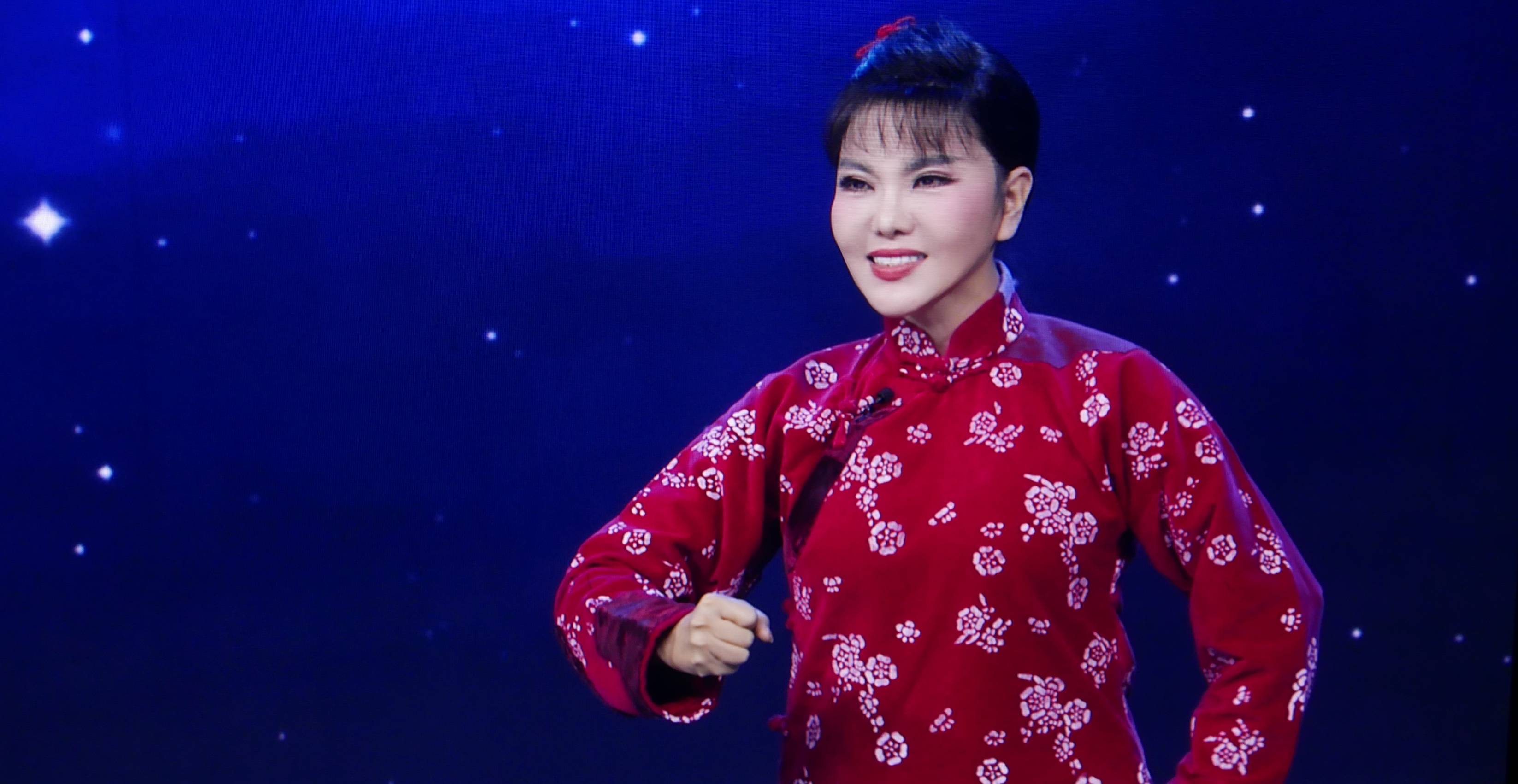 梨园闯关我挂帅 | 乌兰图雅惊艳亮相反串演唱京剧《红灯记》选段_手机