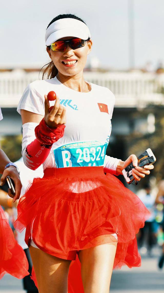 马拉松赛道上的高颜值跑步女神变美的路上她们获得了什么