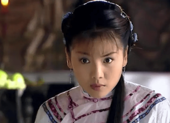 她是《原来就是你》中的杜慕雪和如烟;她是《还珠格格》中的缅甸公主