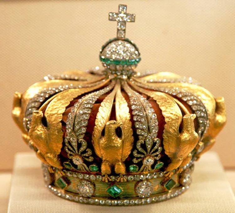 中国末代皇后婉容，珠宝真的寒碜，大婚的凤冠都偷盗