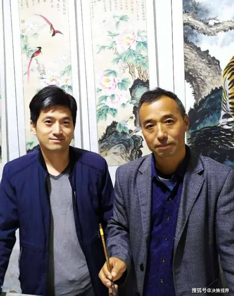 王陪双为父,是中国画虎第一村的"大虎王",中国国画家协会理事,河南