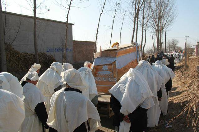 5服说的是亲戚?还是一个家族?_丧服